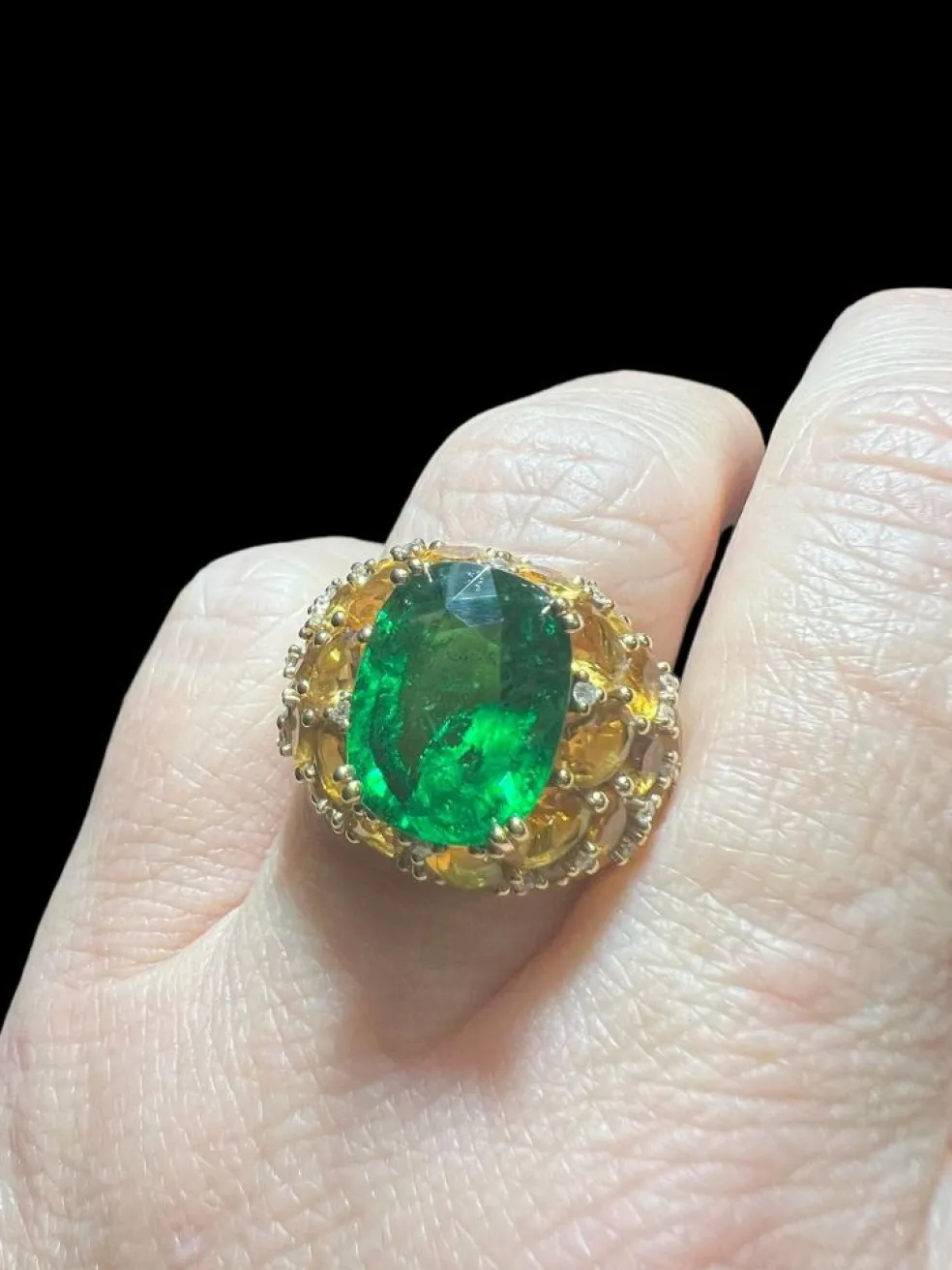 Bague Tsavorite 7,20 carats et pavage de citrines