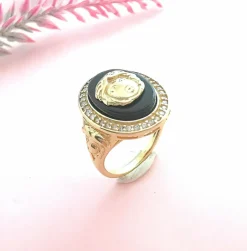 Bague tête de Gorgone sur Onyx