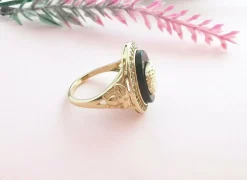 Bague tête de Gorgone sur Onyx