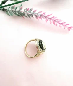 Bague tête de Gorgone sur Onyx