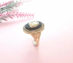 Bague tête de Gorgone sur Onyx