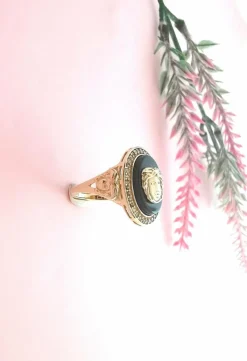 Bague tête de Gorgone sur Onyx