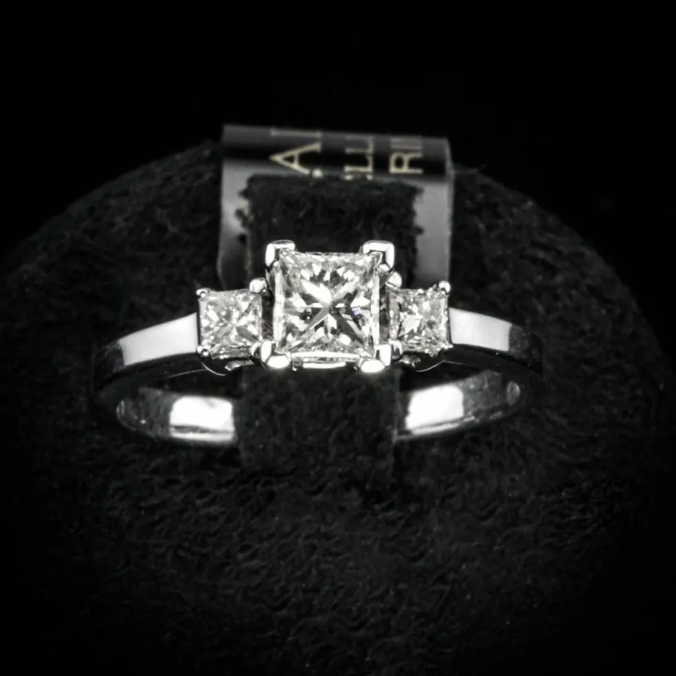 Bague type trilogie Or blanc et Diamants
