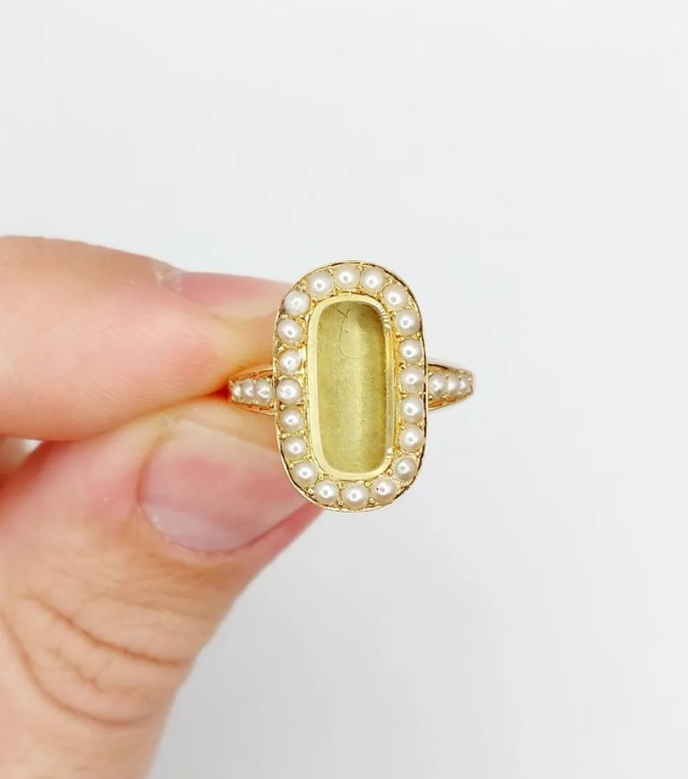 Bague victorienne à secret or jaune reliquaire ornée de perles (circa 1880) bague poison