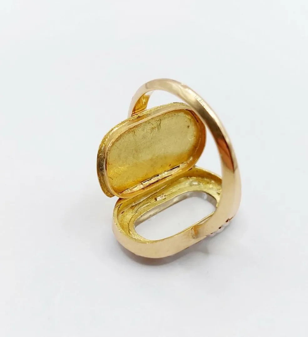 Bague victorienne à secret or jaune reliquaire ornée de perles (circa 1880) bague poison