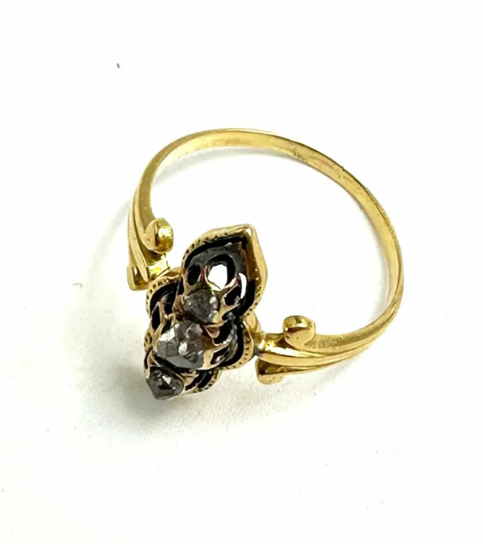 Bague victorienne en diamants et émail noir