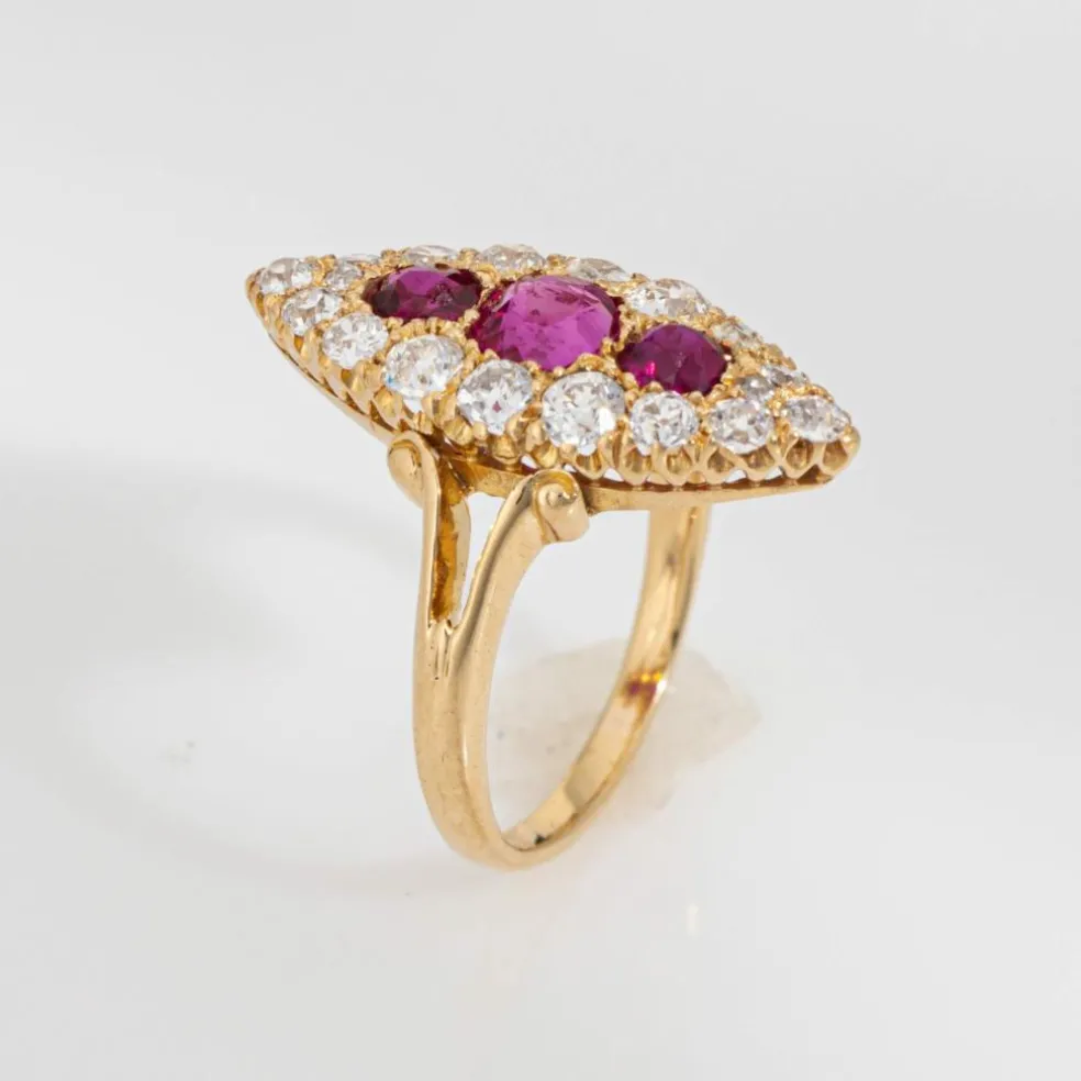 Bague victorienne en or jaune, diamant et rubis de Birmanie