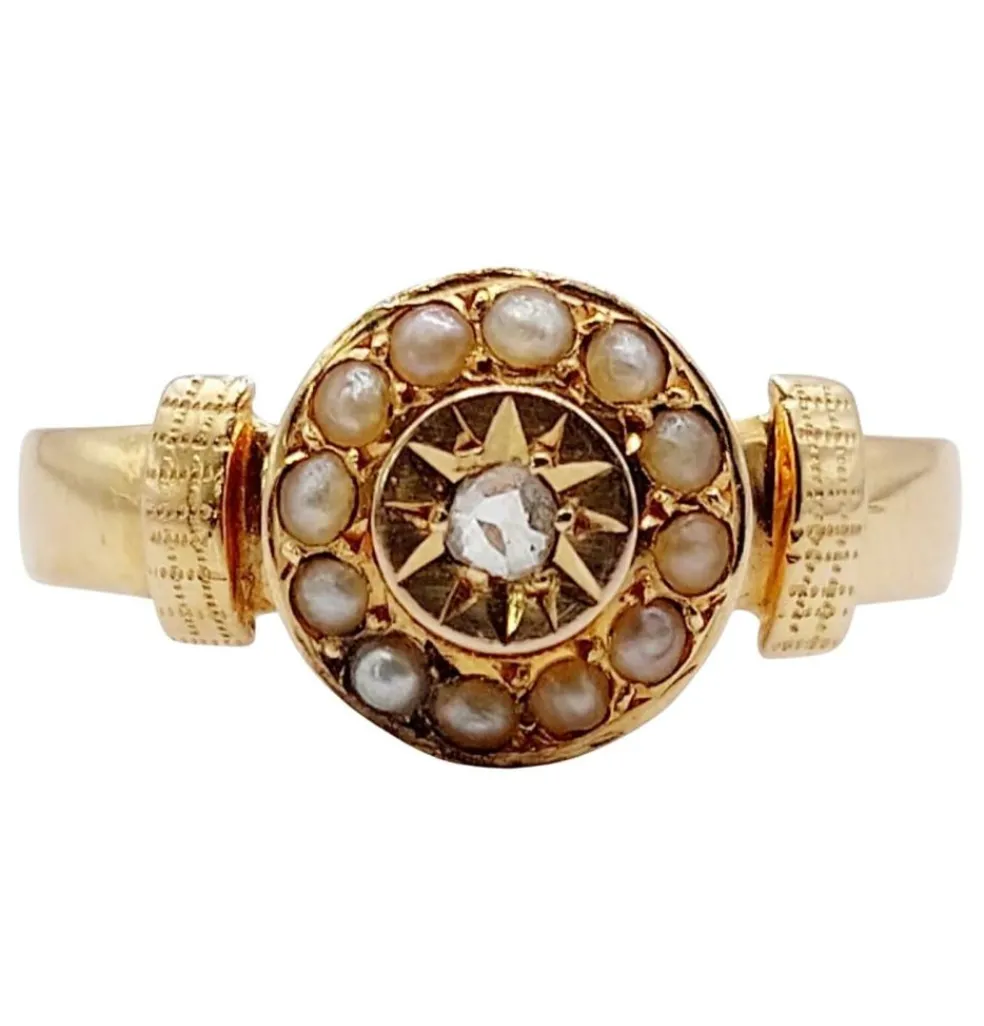 Bague victorienne or rose ornée d'un diamant en serti étoilé entouré de perles