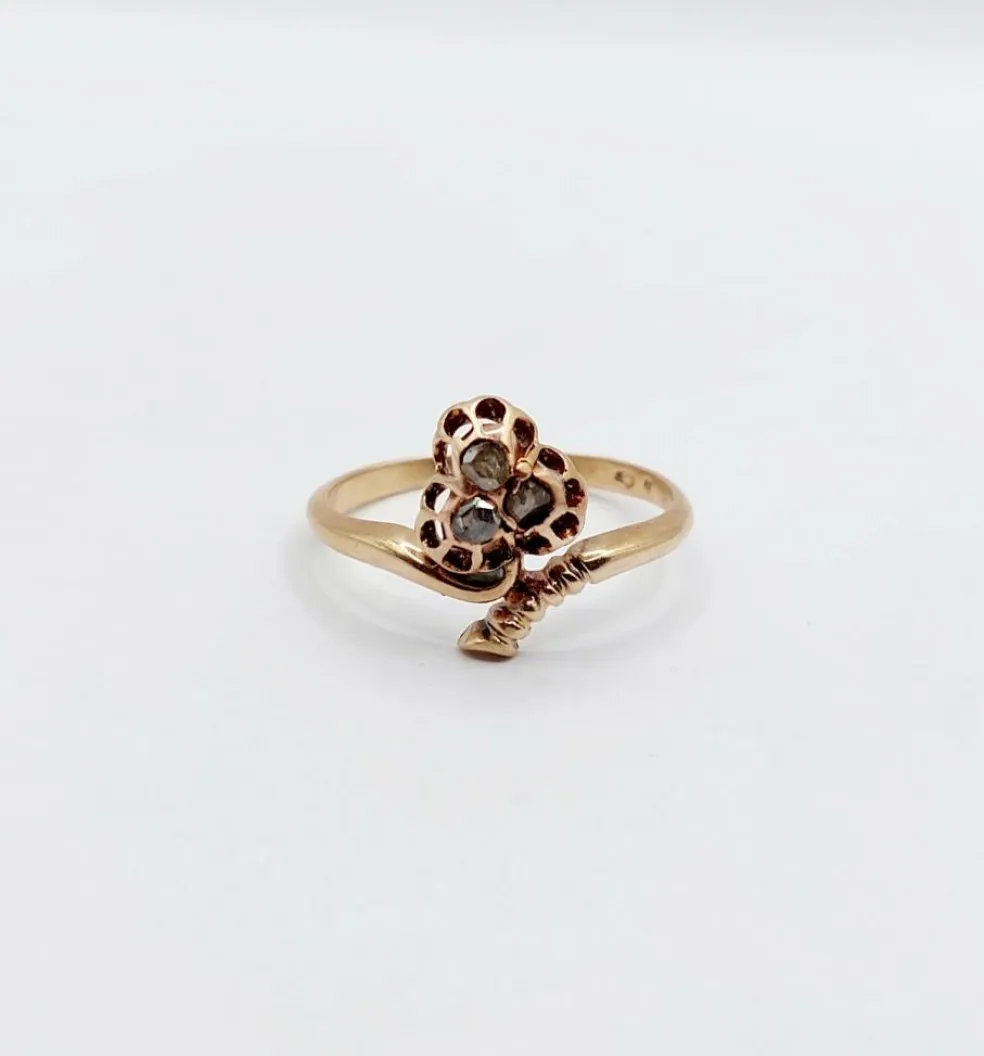 Bague victorienne or rose 18k trèfle orné de diamants taille roses (circa 1900) antique