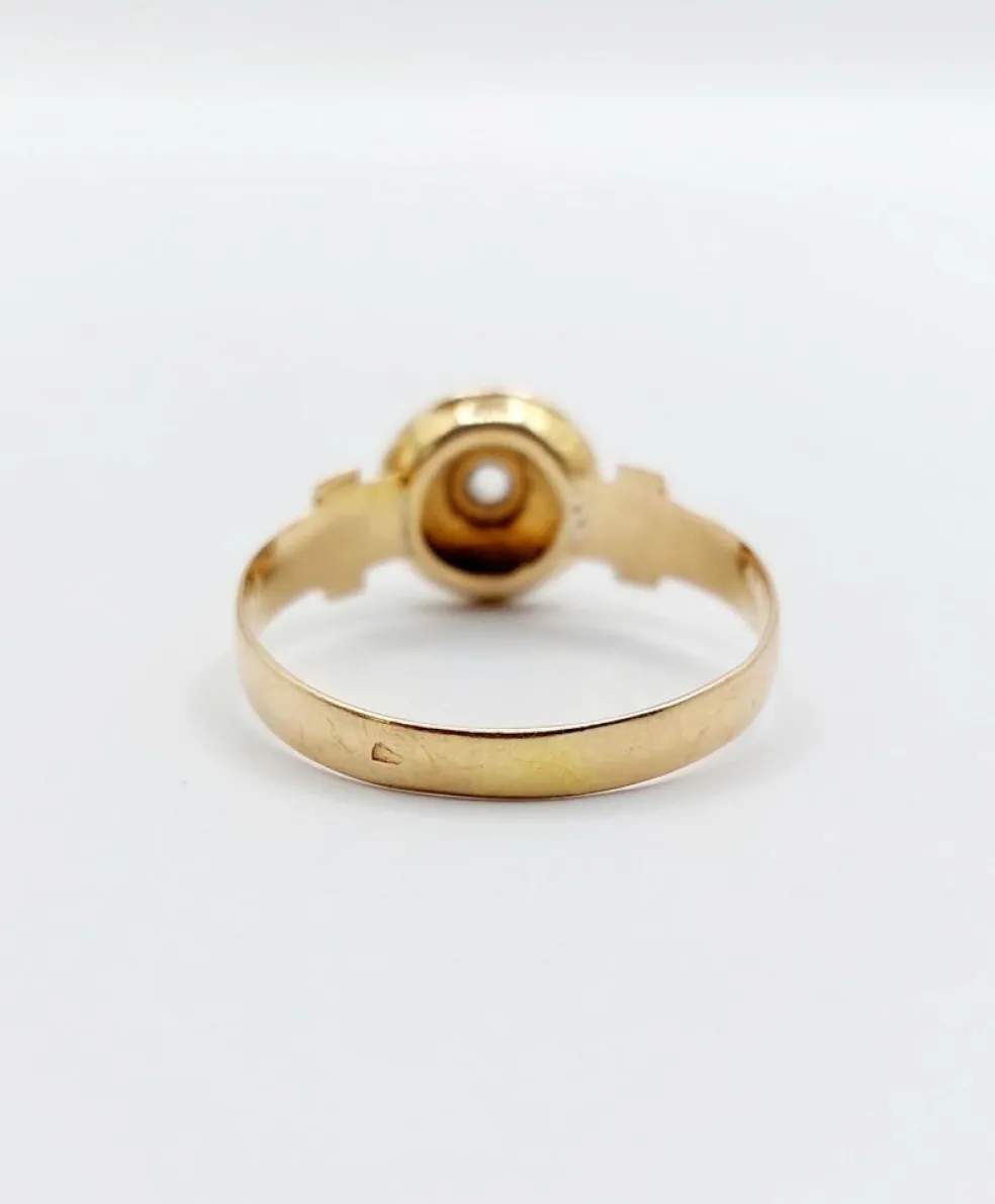 Bague victorienne or rose ornée d'un diamant en serti étoilé entouré de perles