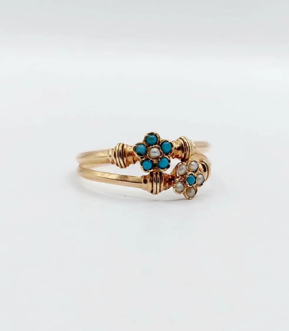 Bague victorienne or rose formant des marguerites ornées de perles et de turquoises