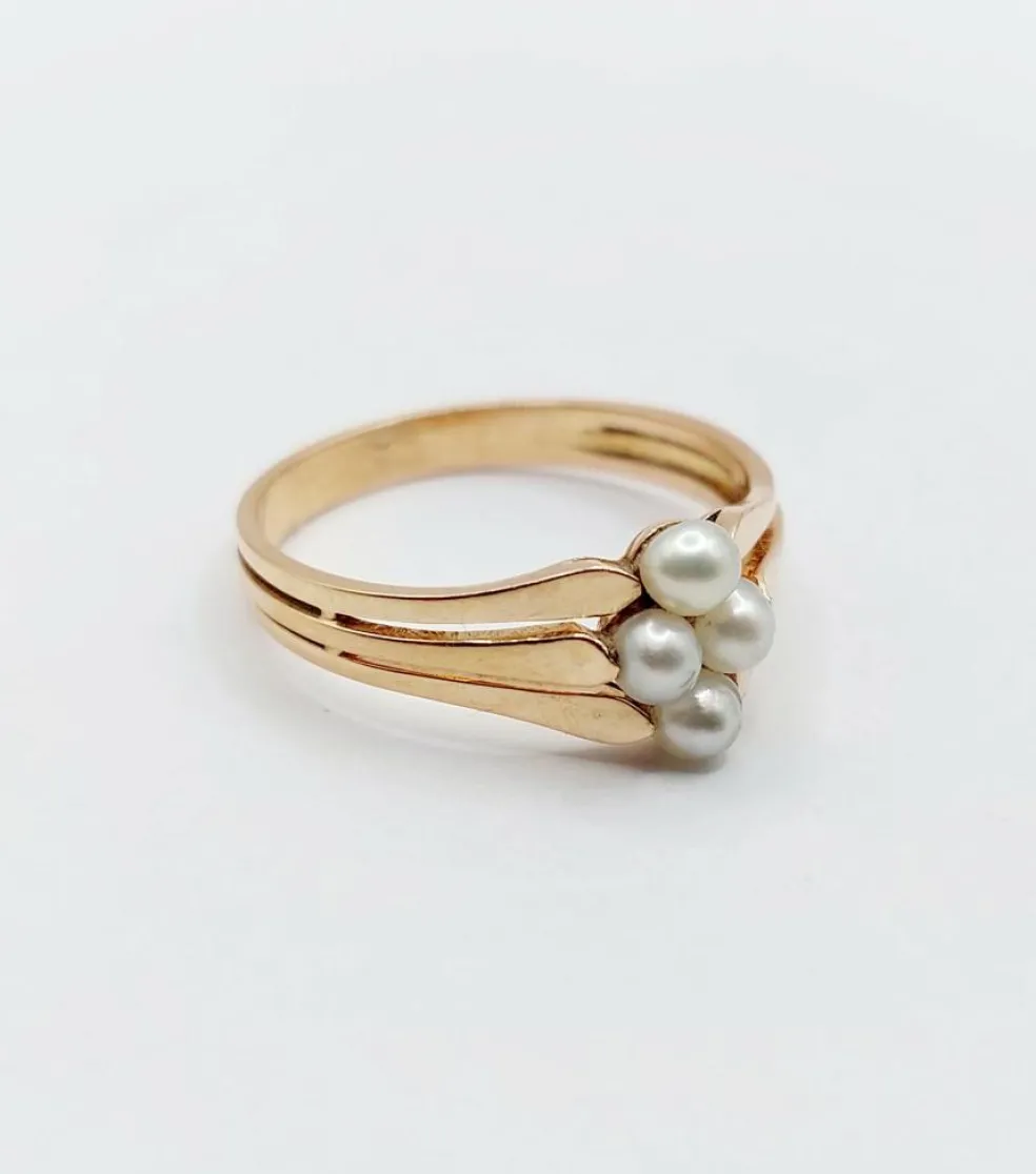 Bague victorienne or rose 18k ornée de perles formant une fleur dans une monture finement travaillée (circa 1900)