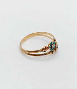 Bague victorienne or rose formant des marguerites ornées de perles et de turquoises