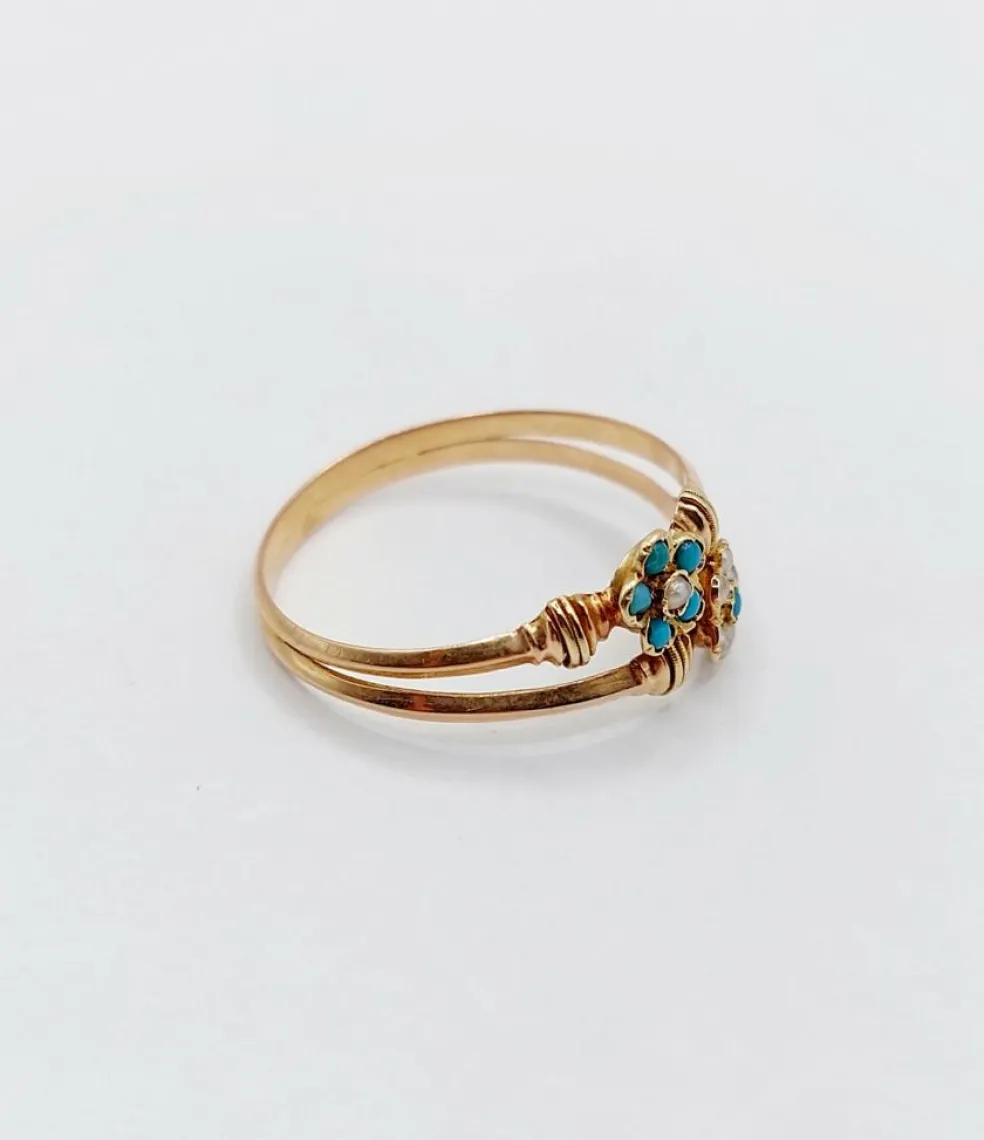 Bague victorienne or rose formant des marguerites ornées de perles et de turquoises