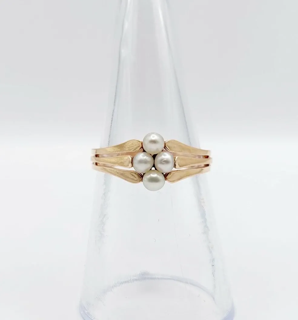 Bague victorienne or rose 18k ornée de perles formant une fleur dans une monture finement travaillée (circa 1900)