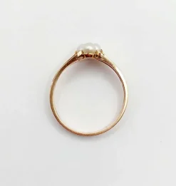 Bague victorienne or rose 18k ornée de perles formant une fleur dans une monture finement travaillée (circa 1900)