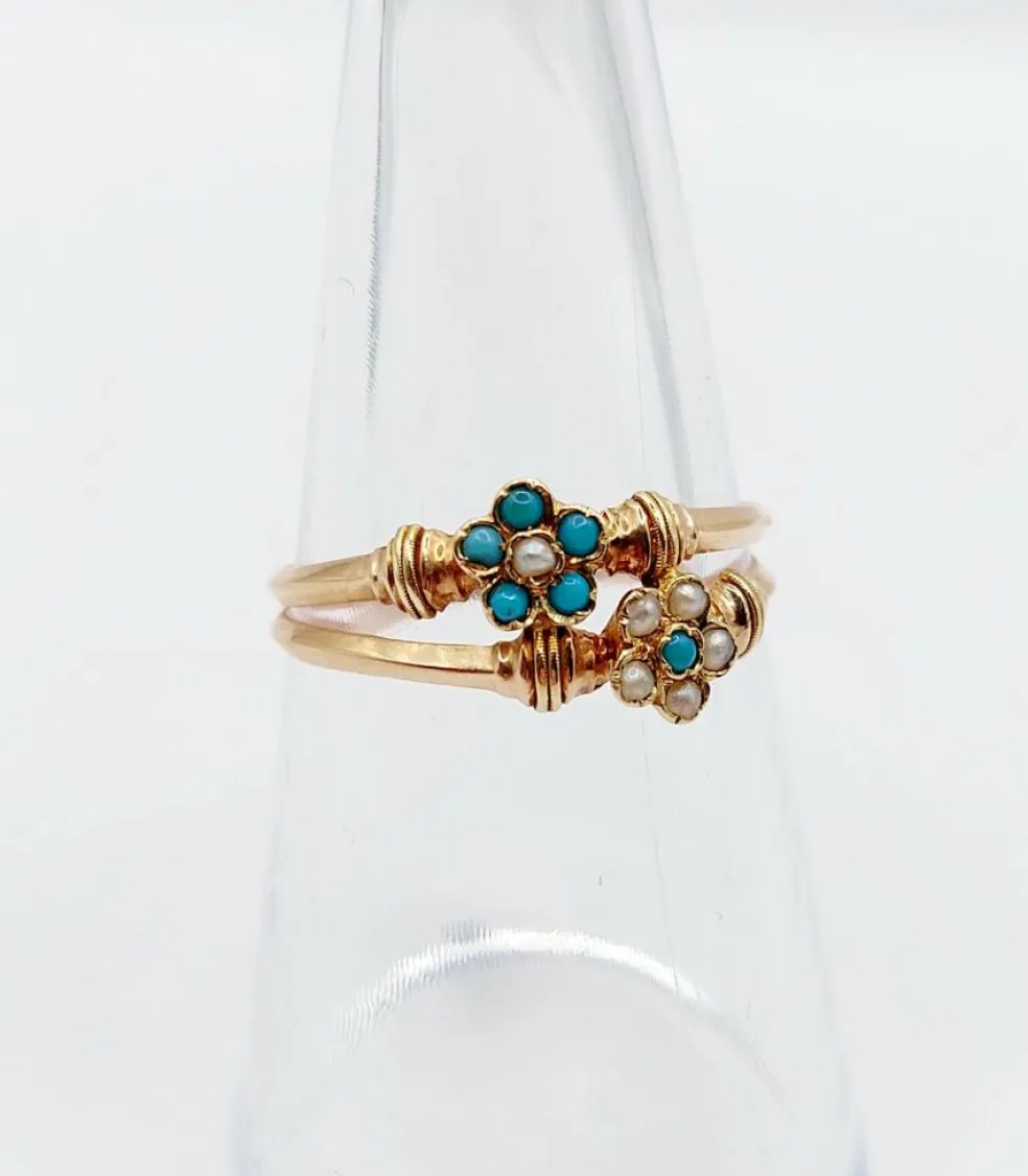 Bague victorienne or rose formant des marguerites ornées de perles et de turquoises