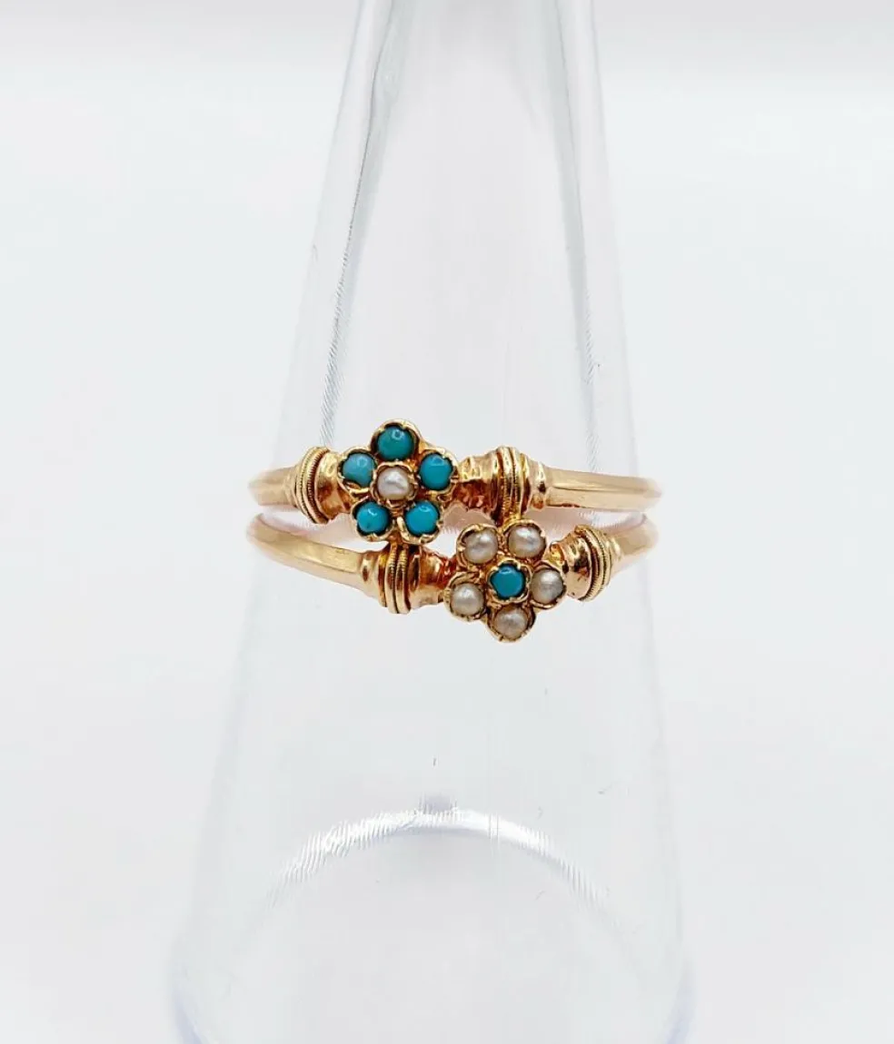Bague victorienne or rose formant des marguerites ornées de perles et de turquoises