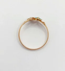 Bague victorienne or rose formant des marguerites ornées de perles et de turquoises
