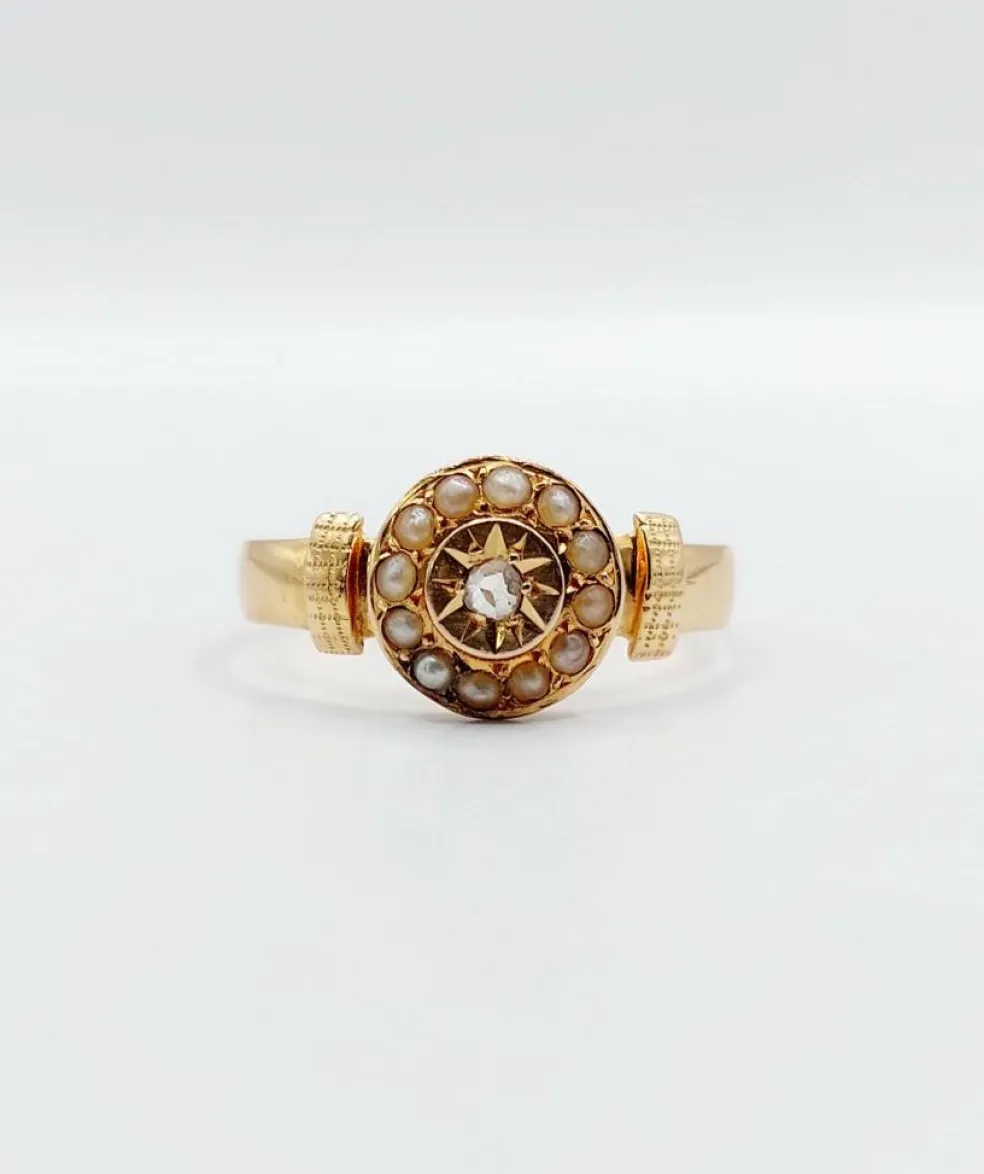 Bague victorienne or rose ornée d'un diamant en serti étoilé entouré de perles