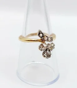 Bague victorienne or, trèfle et diamant taille roses (circa 1880)