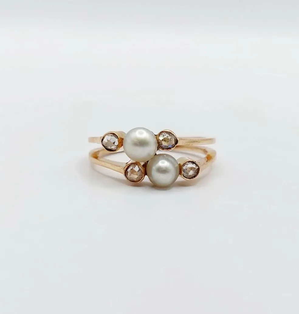 Bague victorienne toi et moi or rose, perles épaulées de diamant (circa 1900)