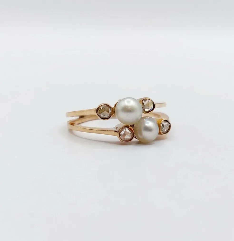 Bague victorienne toi et moi or rose, perles épaulées de diamant (circa 1900)