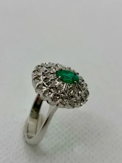 Bague vintage avec émeraude et diamants