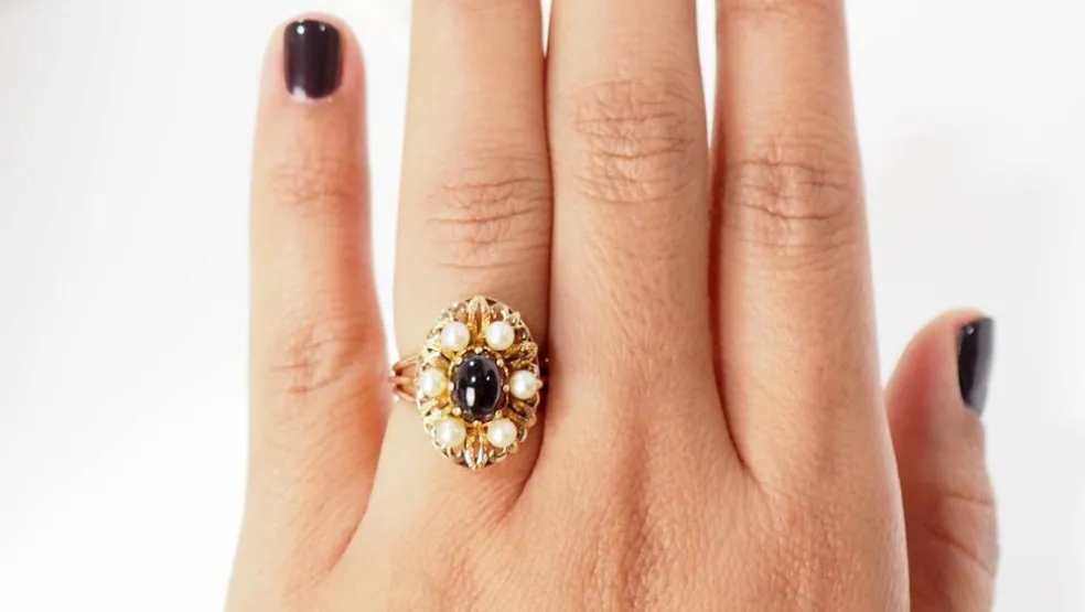 Bague vintage cabochon de Grenat et perles
