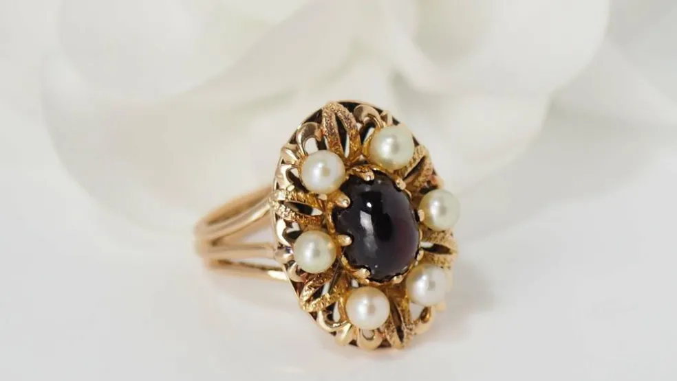 Bague vintage cabochon de Grenat et perles