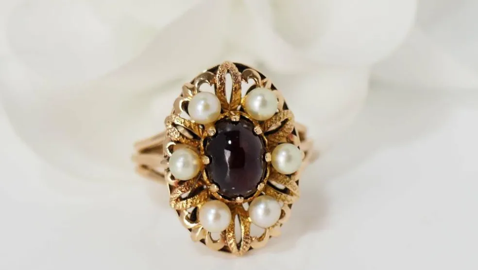 Bague vintage cabochon de Grenat et perles