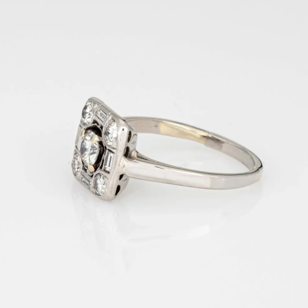Bague vintage carrée en or blanc avec diamants taille mixte