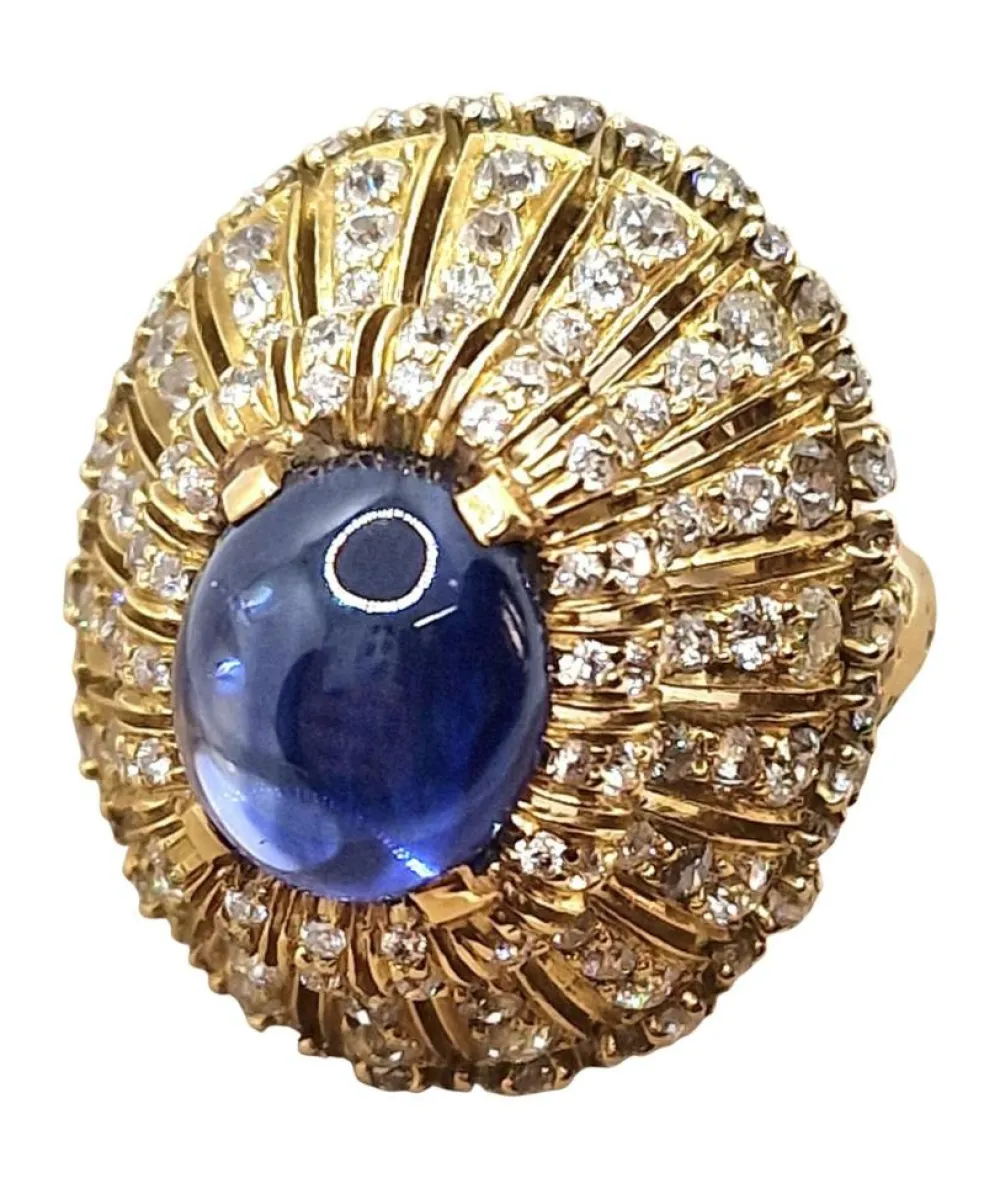Bague vintage de style trombino avec saphir cabochon et diamants en or jaune 18 carats