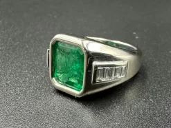 Bague Vintage Emeraude, Diamants, Or Blanc