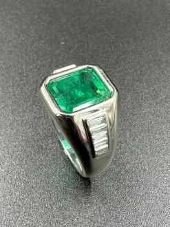 Bague Vintage Emeraude, Diamants, Or Blanc