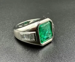 Bague Vintage Emeraude, Diamants, Or Blanc