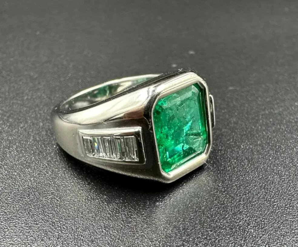 Bague Vintage Emeraude, Diamants, Or Blanc
