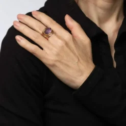 bague vintage en améthyste sculptée finlandaise en or jaune