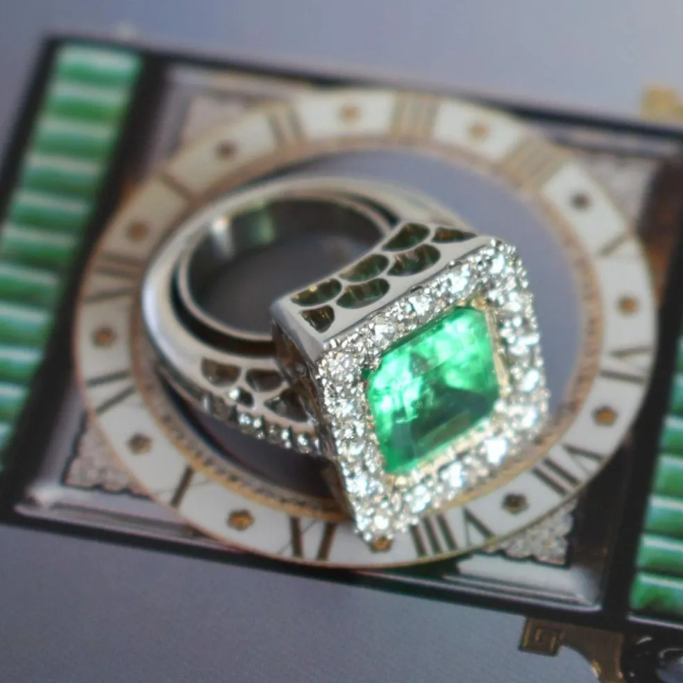 Bague Vintage en Or 18 carats Emeraude de Colombie 5 Carats et Diamants