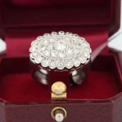 Bague vintage en or blanc et diamants
