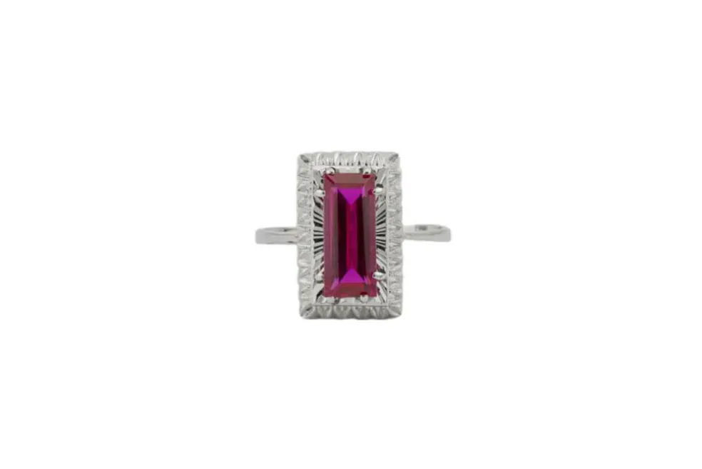 Bague vintage en or blanc avec rubis