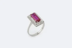 Bague vintage en or blanc avec rubis
