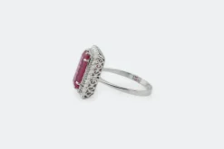 Bague vintage en or blanc avec rubis