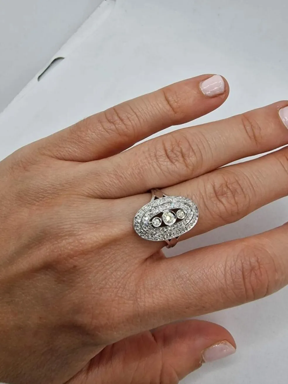 Bague vintage en or blanc 18 carats et diamants du début des années 900