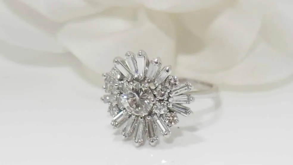 Bague vintage en or blanc et diamants