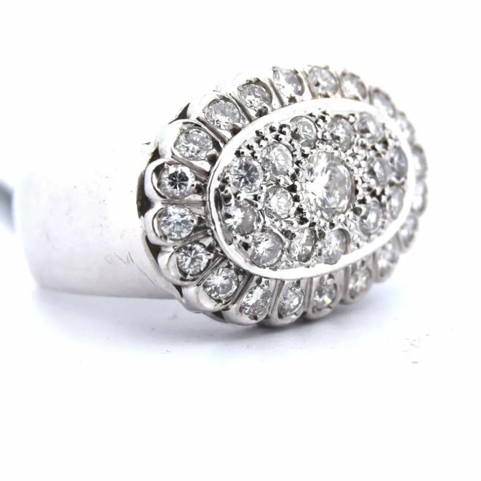 Bague vintage en or blanc et diamants