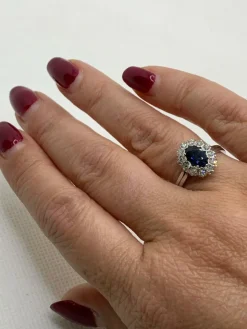 Bague vintage en or blanc, saphir et diamants