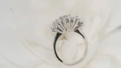 Bague vintage en or blanc et diamants