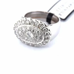 Bague vintage en or blanc et diamants