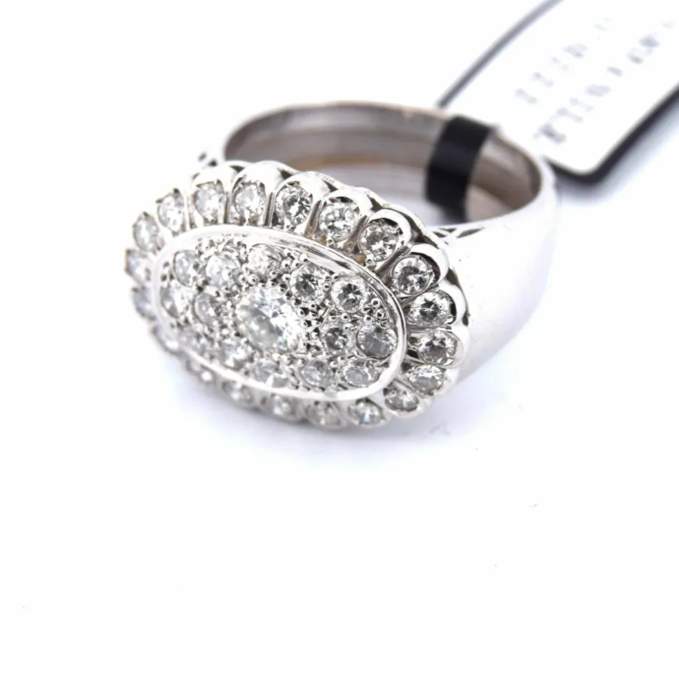 Bague vintage en or blanc et diamants
